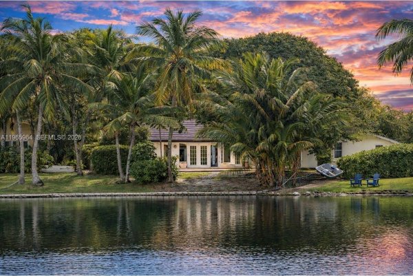 7355 Poinciana Ct Miami Lakes, FL 33014