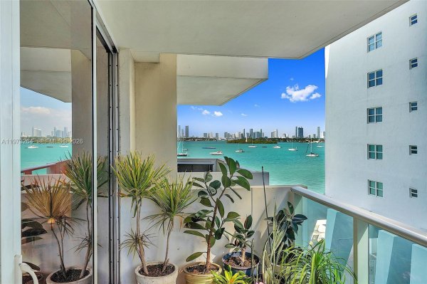 1200 West Ave #423 Miami Beach, FL 33139