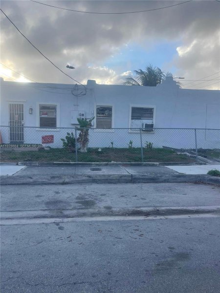 664 NW 77th St Miami, FL 33150