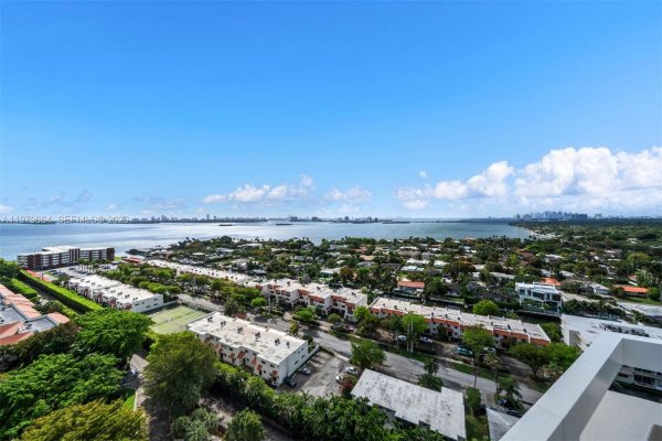 2000 Towerside Ter #PH2 Miami, FL 33138