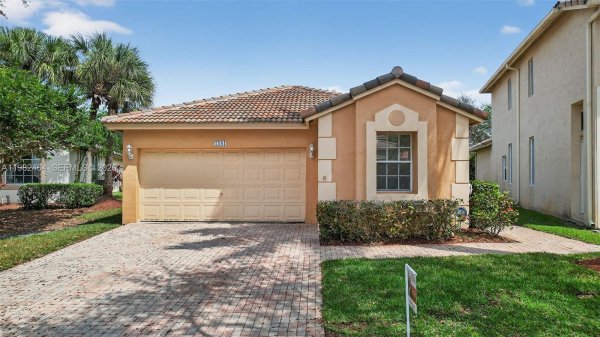 1281 NW 170th Ave Pembroke Pines, FL 33028