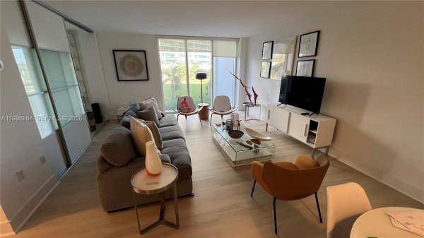 10275 Collins Ave #306 Bal Harbour, FL 33154