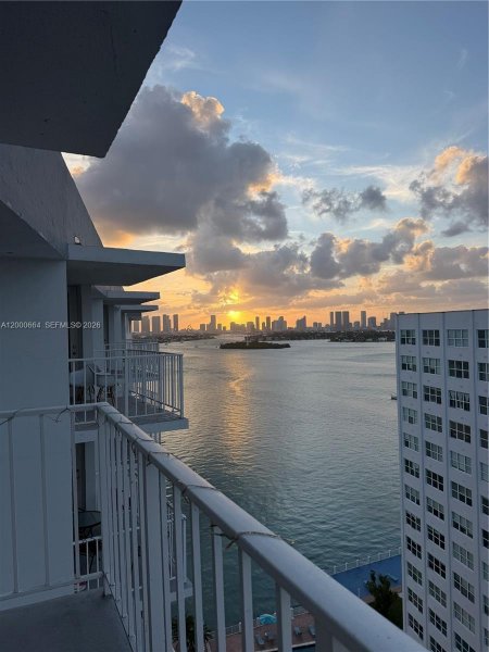1228 West Ave #1506 Miami Beach, FL 33139