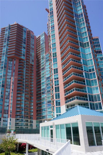 3370 Hidden Bay Dr #213 Aventura, FL 33180