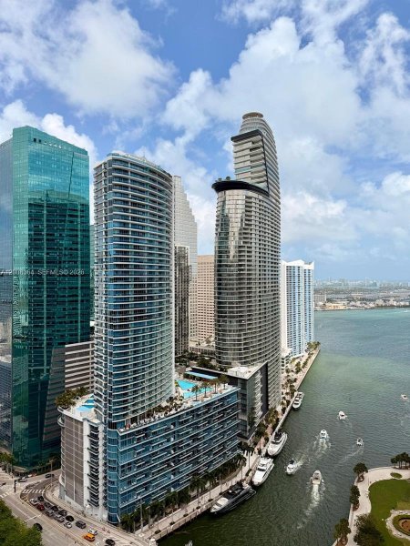77 SE 5th #1906 Miami, FL 33131