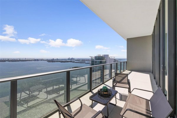 480 NE 31st St #PH5303 Miami, FL 33137