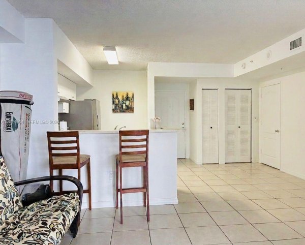 5085 NW 7th St #909 Miami, FL 33126