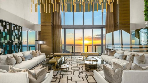 19575 Collins Ave #PH-43 Sunny Isles Beach, FL 33160