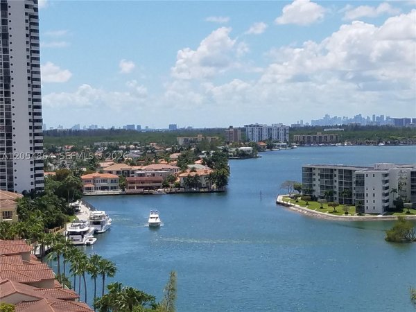 18151 NE 31st Ct #1505 Aventura, FL 33160