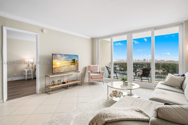 6770 Indian Crk Dr #8E Miami Beach, FL 33141