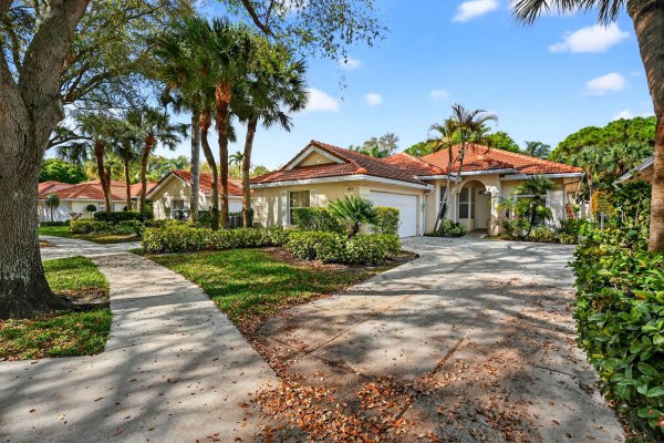 217 E Tall Oaks Palm Beach Gardens, FL 33410