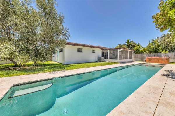 3213 Dover Pompano Beach, FL 33062