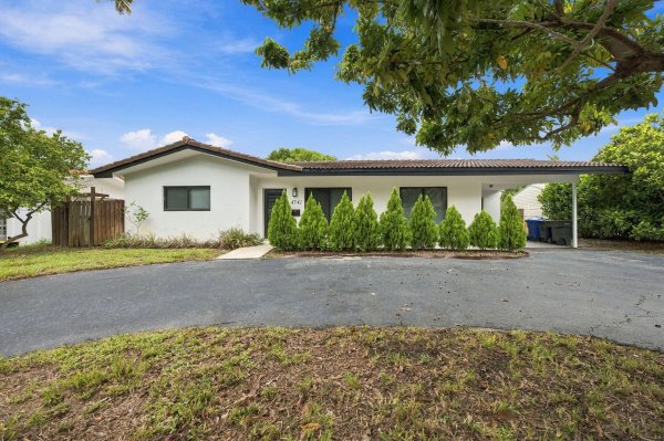 4741 NE 19th Ave Fort Lauderdale, FL 33308