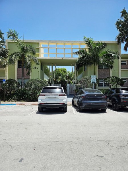 350 S Shore Dr #8 Miami Beach, FL 33141