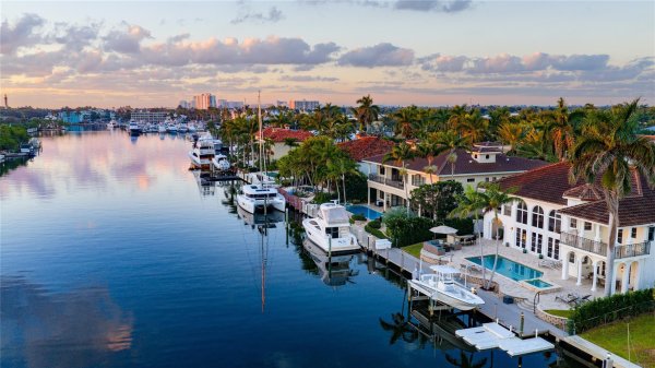 2833 NE 32nd Lighthouse Point, FL 33064