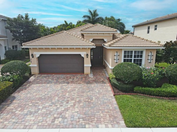 212 Behring Way Jupiter, FL 33458