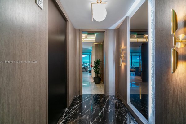 300 N Biscayne Blvd #7803 Miami, FL 33132 300 N Biscayne Blvd #7803 Miami, FL 33132