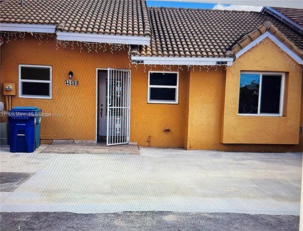 11583 NW 4th Way Sweetwater, FL 33172