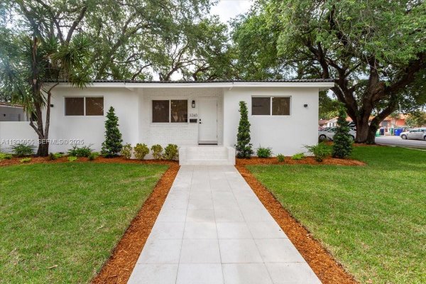 3260 NW 9th St Miami, FL 33125