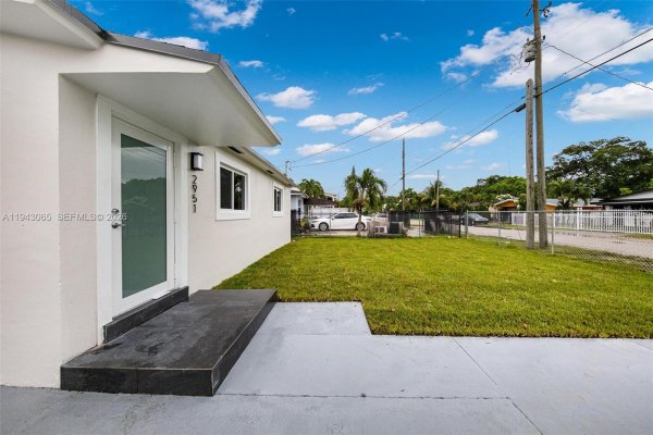 2951 NW 47th St Miami, FL 33142