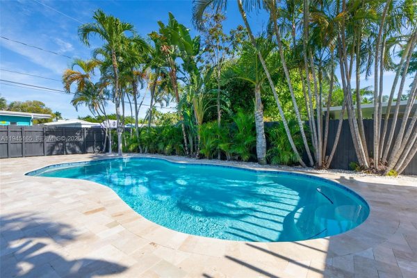 1627 Moffett St Hollywood, FL 33020