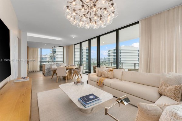 500 Alton Rd #2105 Miami Beach, FL 33139