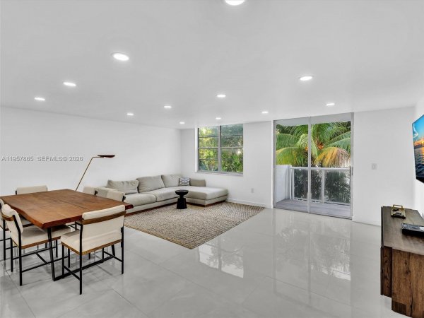 10000 W Bay Hbr Dr #201 Bay Harbor Islands, FL 33154