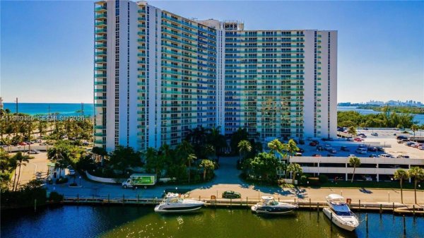 100 Bayview Dr #401 Sunny Isles Beach, FL 33160