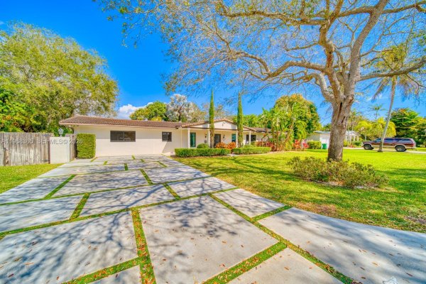 8245 SW 149th Dr Palmetto Bay, FL 33158