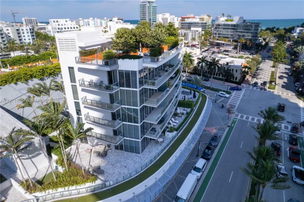 801 S Pointe Dr #204 Miami Beach, FL 33139