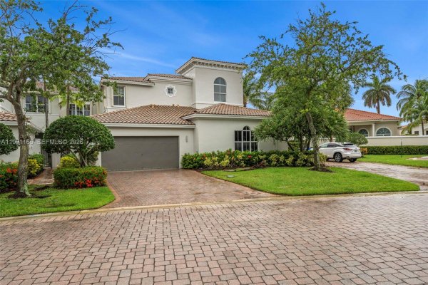 896 W Spinnaker Dr W #896 Hollywood, FL 33019