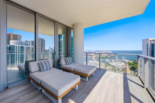 851 NE 1st Ave #3711 Miami, FL 33132