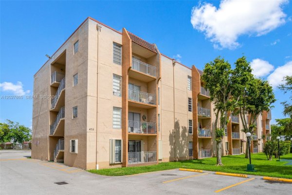 4713 NW 7th St #404-1 Miami, FL 33126