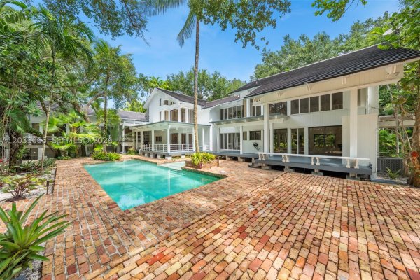 5600 Oakwood Coral Gables, FL 33156