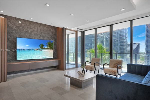 68 SE 6th St #1004 Miami, FL 33131