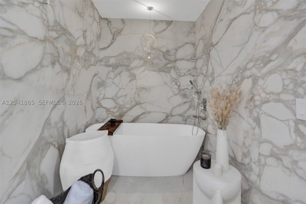 950 Brickell Bay Dr #5608 Miami, FL 33131