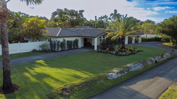 9980 SW 83rd Ave Miami, FL 33156