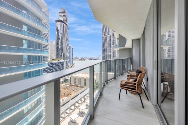 77 Se 5th St #2006 Miami, FL 33131