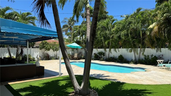 1611 71st St Miami Beach, FL 33141