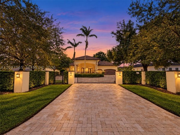 11691 SW 93rd St Miami, FL 33176
