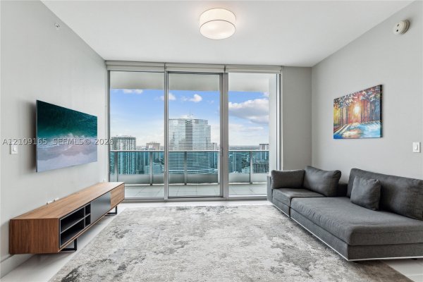 200 Biscayne Blvd Way #4912 Miami, FL 33131
