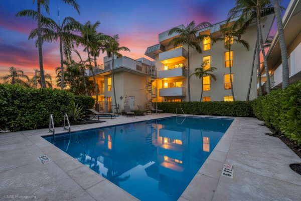 8950 SW 69th Pinecrest, FL 33156