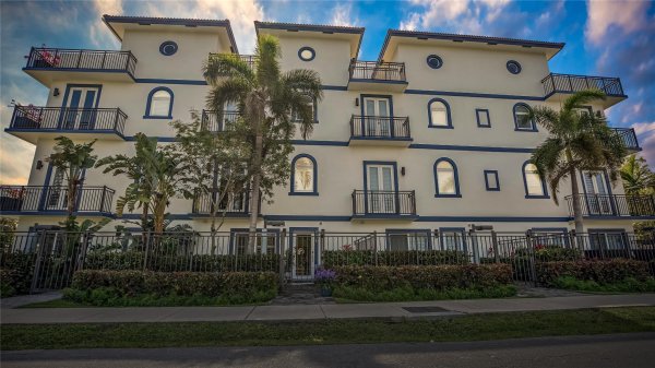 816 NE 7th Fort Lauderdale, FL 33304