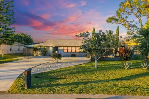 1149 SE Menores Ave Port St Lucie, FL 34952