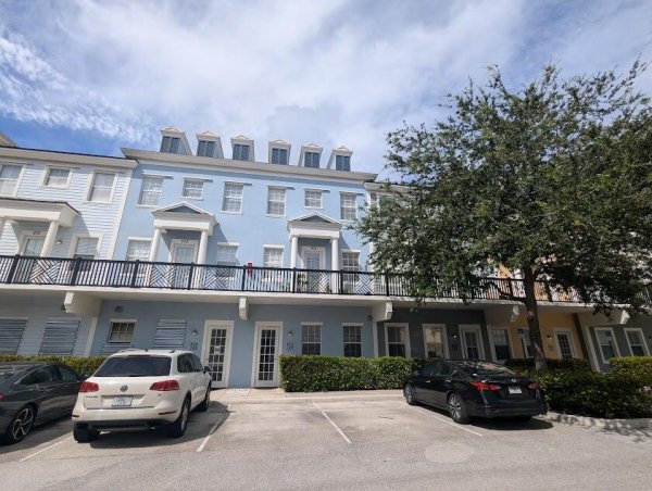 425 Greenwich #204 Jupiter, FL 33458