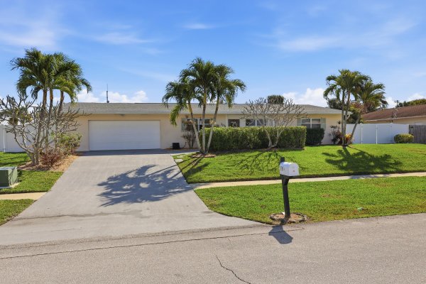 305 Circle Jupiter, FL 33458