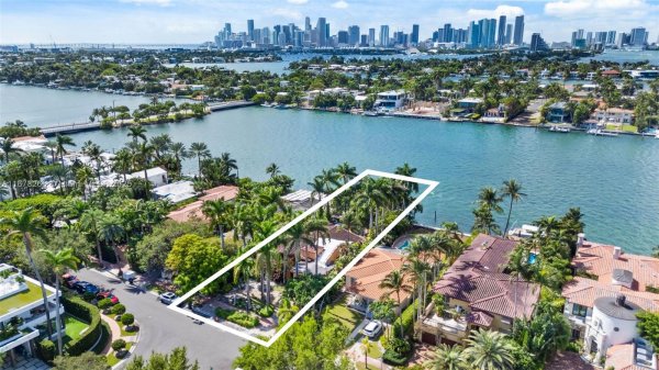 330 W Rivo Alto Dr Miami Beach, FL 33139 330 W Rivo Alto Dr Miami Beach, FL 33139