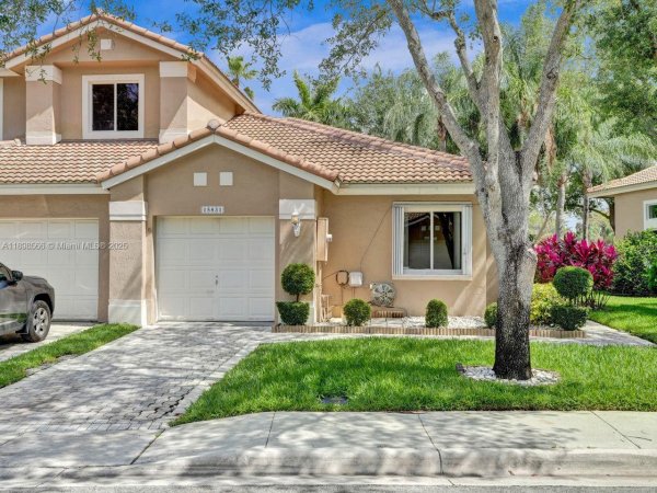 15831 SW 10th St Pembroke Pines, FL 33027
