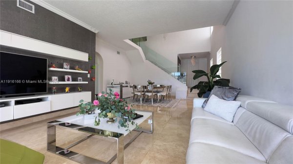 3024 NE 210th St Aventura, FL 33180