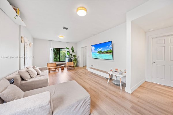 1910 NW 47th St Miami, FL 33142